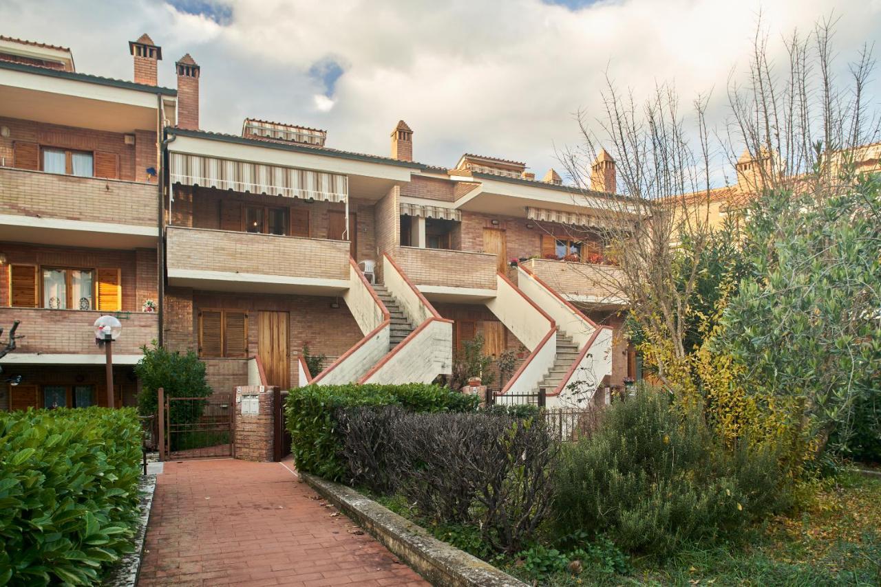 Little Brick House On Siena Hills With Balconies Apartment Exterior foto