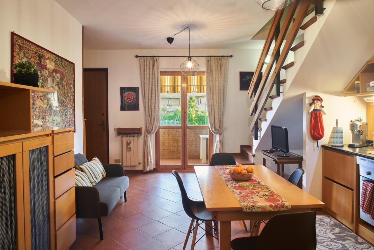 Little Brick House On Siena Hills With Balconies Apartment Exterior foto